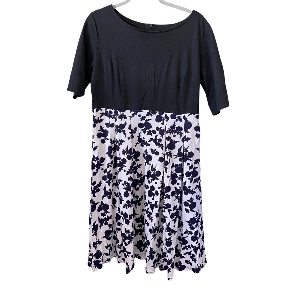 Black & White & Blue Floral Swing Pocket Dress Size XL